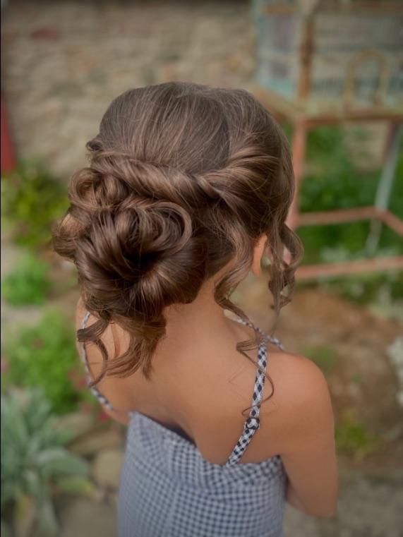 Rosette bun from the side in a garden by Hannah
